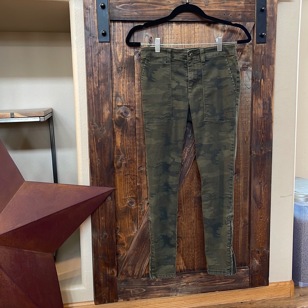 SANCTUARY size 24